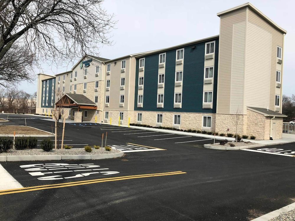 Woodspring Suites Providence Exterior photo