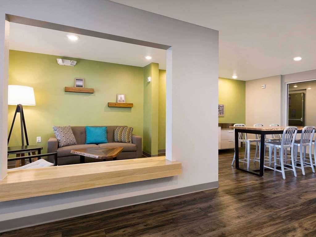 Woodspring Suites Providence Interior photo