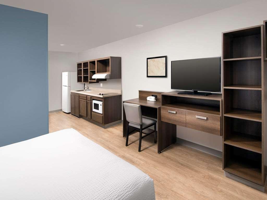 Woodspring Suites Providence Room photo