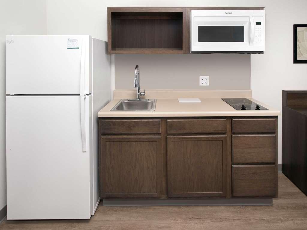 Woodspring Suites Providence Room photo