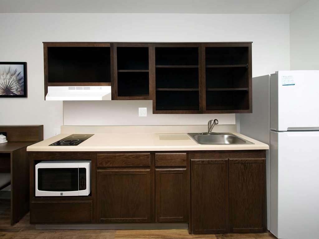 Woodspring Suites Providence Room photo