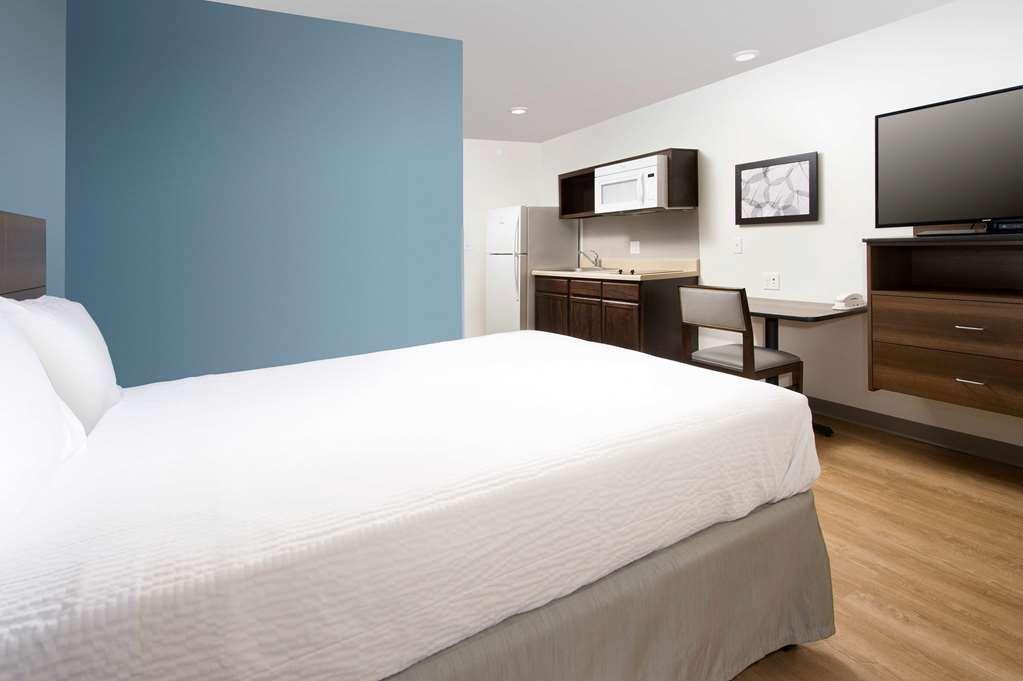 Woodspring Suites Providence Room photo