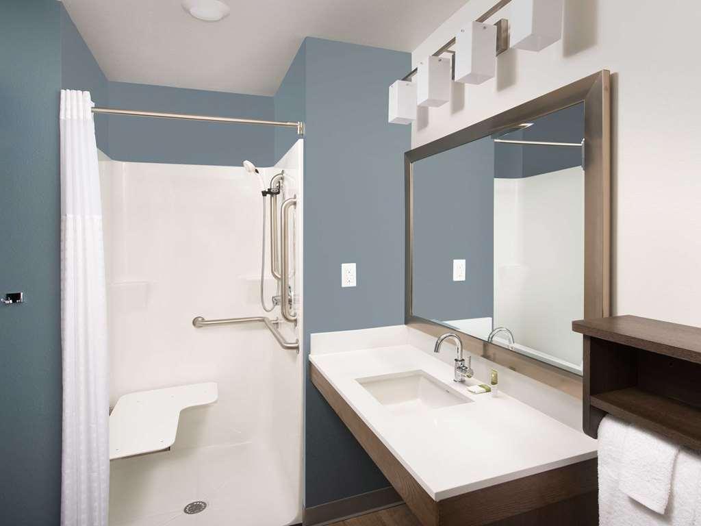 Woodspring Suites Providence Room photo