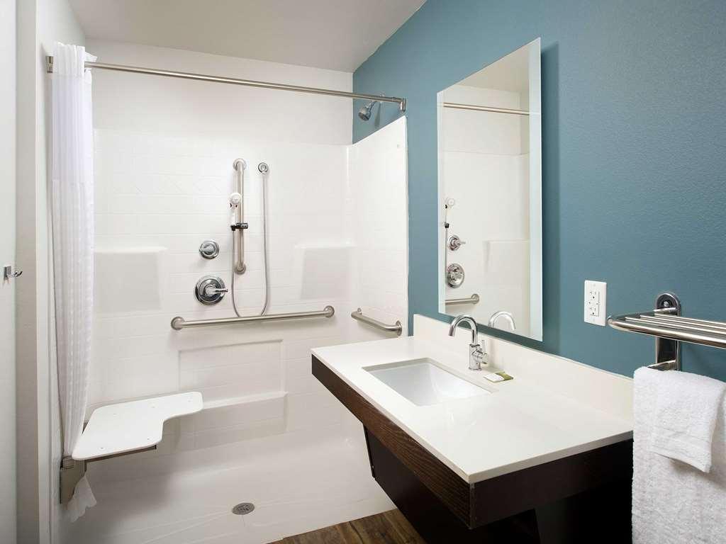 Woodspring Suites Providence Room photo